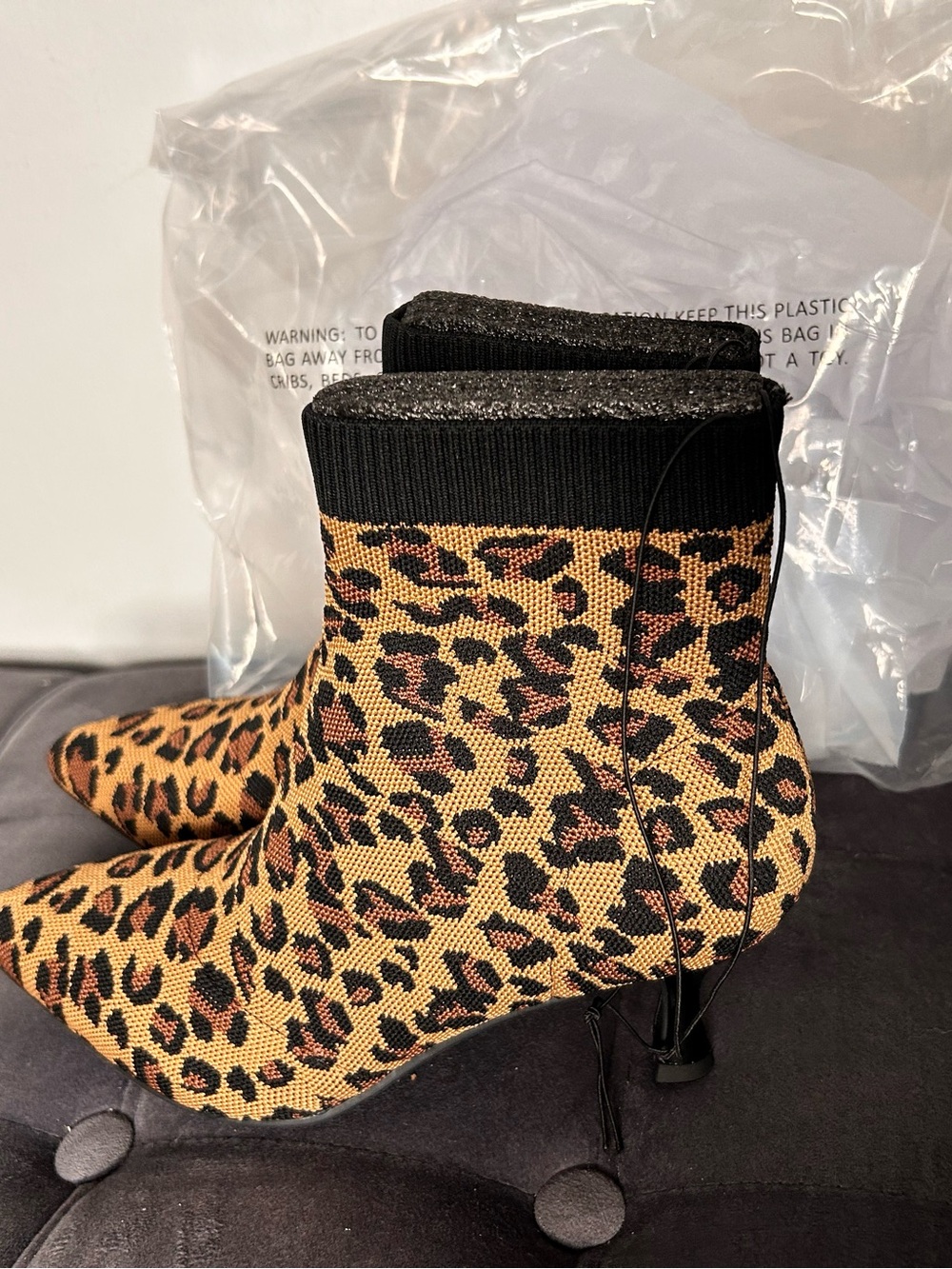 Women’s Leopard print ankle boots with a kitten heel sz 8